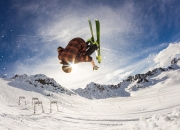 爱游戏官方入口-欧文末节狂飙18分诠释巨星本色，快船险胜火箭背后的价值博弈