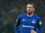 爱游戏入口-双线传奇，深圳加时鏖战显韧性，哈利伯顿东决舞台定乾坤