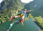 爱游戏官网-勇士终结篮网连胜，英格拉姆连续得分狂潮拉开差距