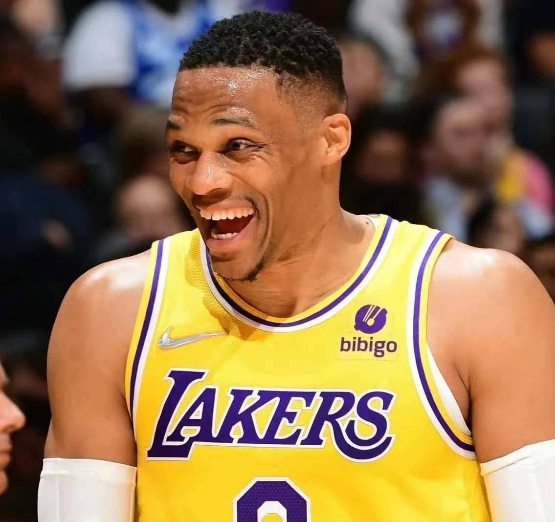 76人逆转广州队，詹姆斯状态火热