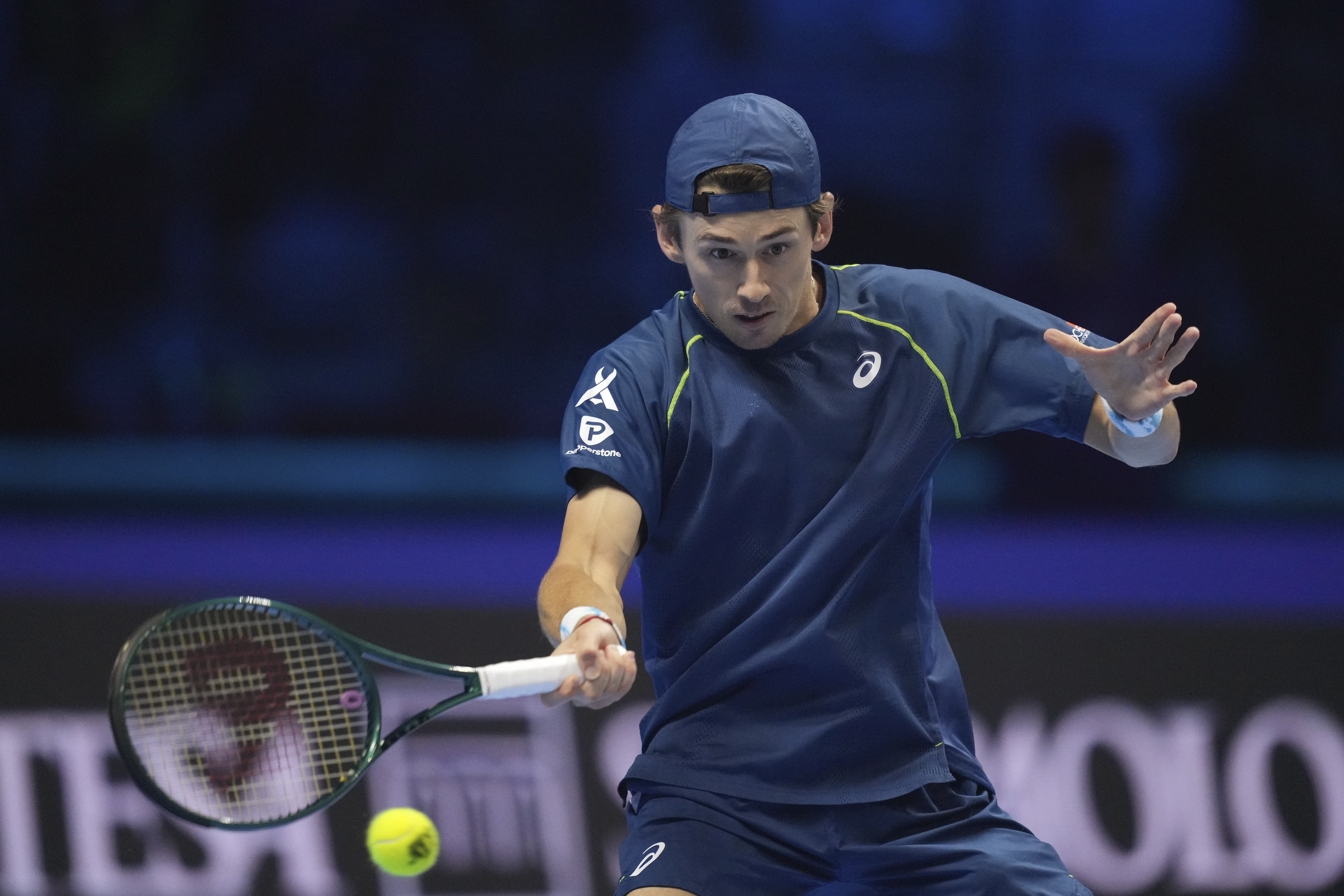 拉沃尔杯横扫年终总决赛,梅德韦杰夫关键制胜 拉沃尔杯横扫年终总决赛,梅德韦杰夫关键制胜