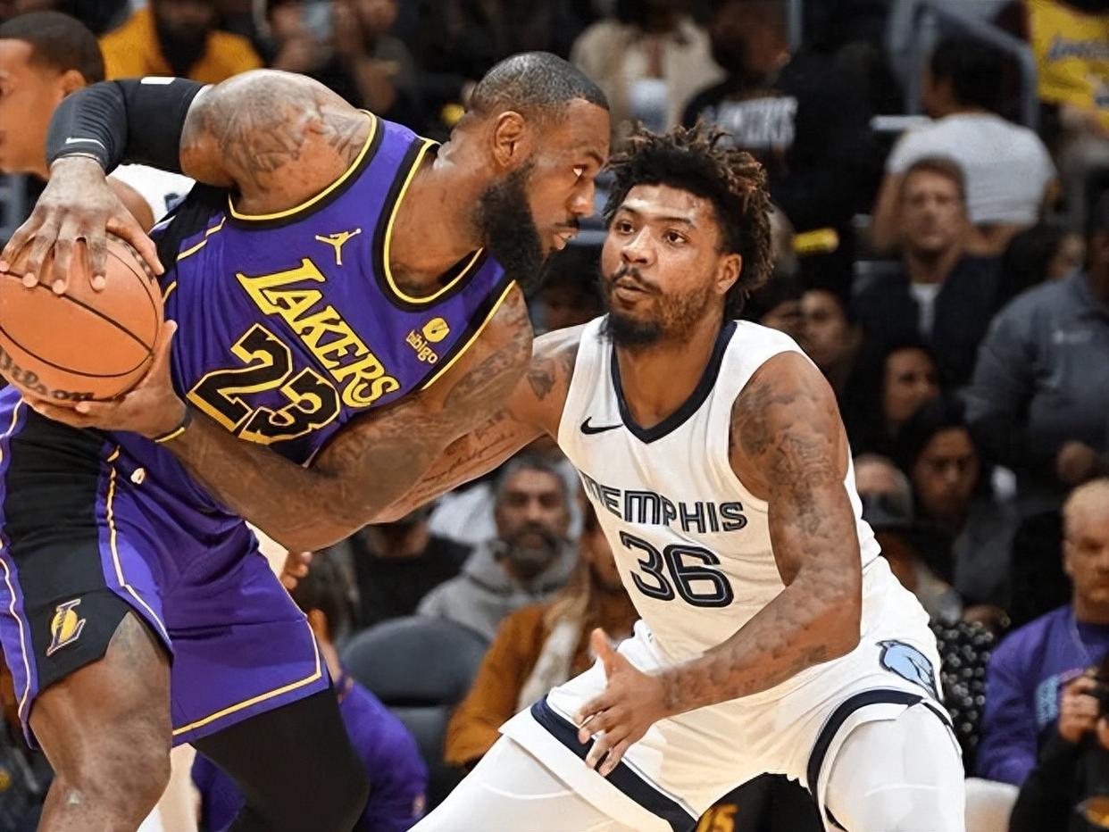 湖人鏖战雄鹿，约基奇统治全场