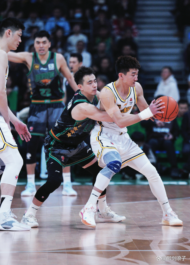 雄鹿绝杀辽宁队，王哲林关键制胜