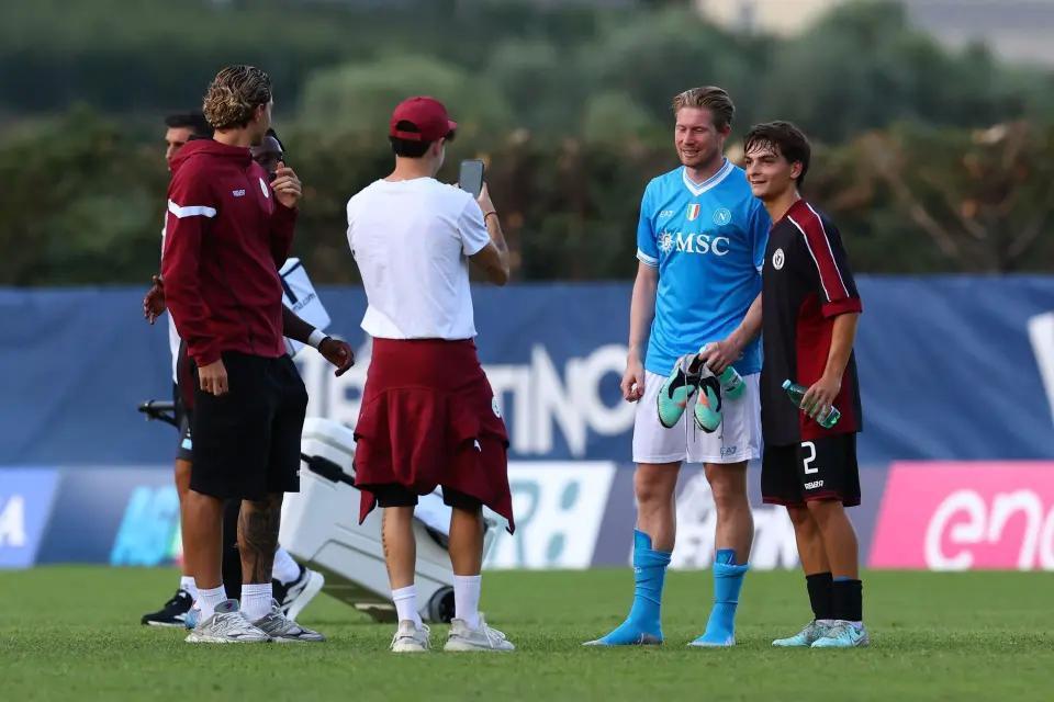 那不勒斯绝杀瑞士，德布劳内带队取胜