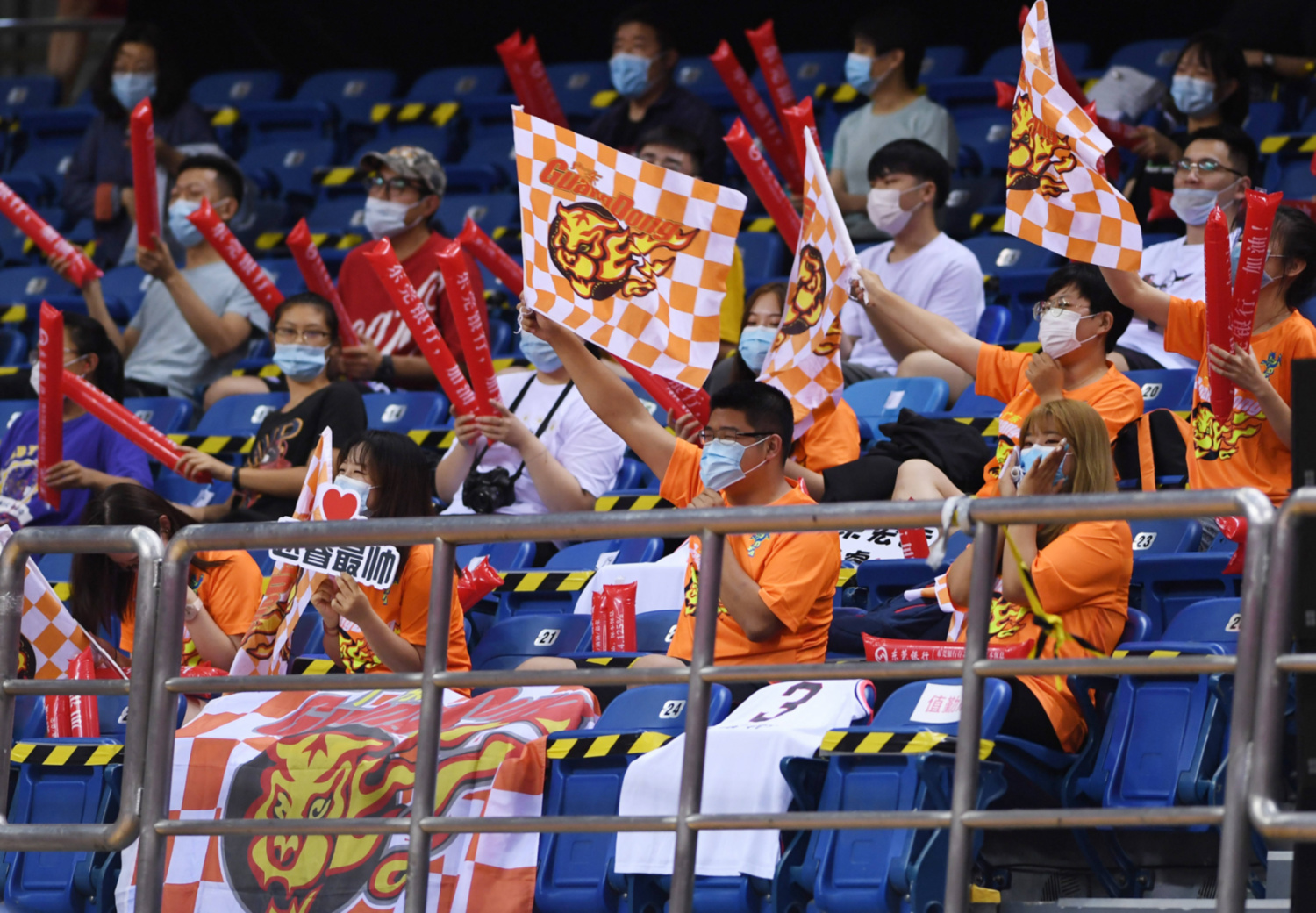 篮球决赛预告：强队争锋对决引爆球迷热情