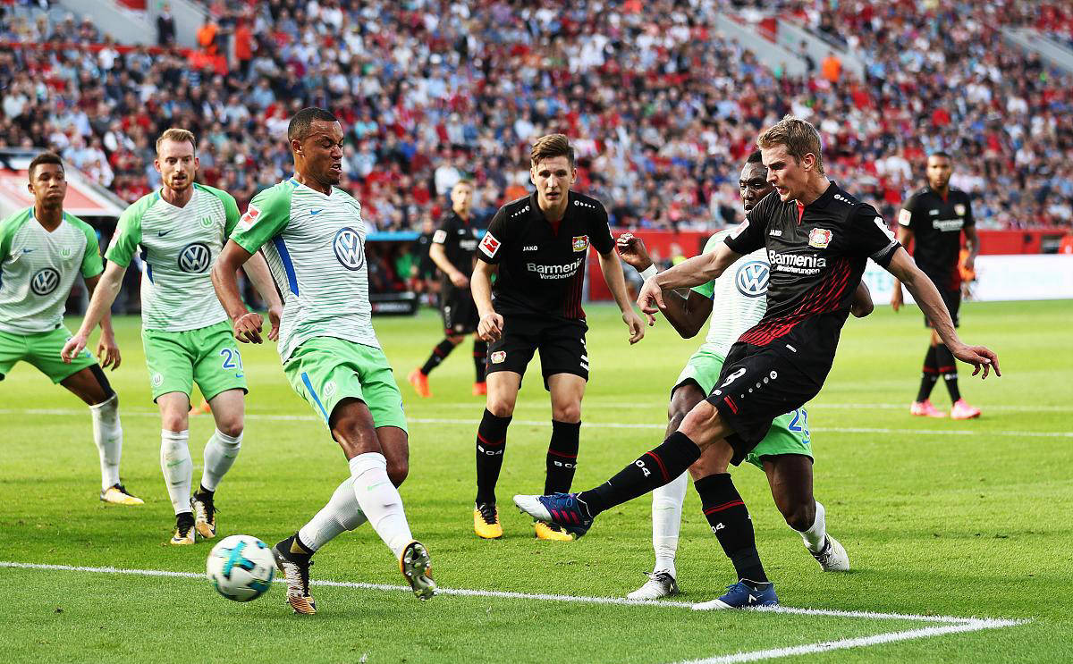 斯洛伐克队欧预赛主场大获全胜,球迷欢呼不绝 斯洛伐克队欧预赛主场大获全胜,球迷欢呼不绝