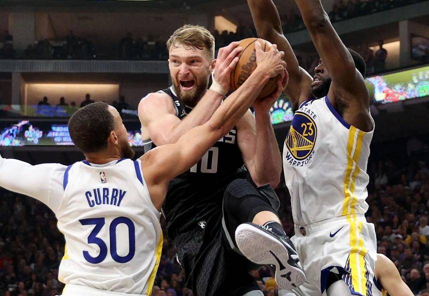 太阳鏖战青岛队,福克斯高光表现 太阳鏖战青岛队,福克斯高光表现