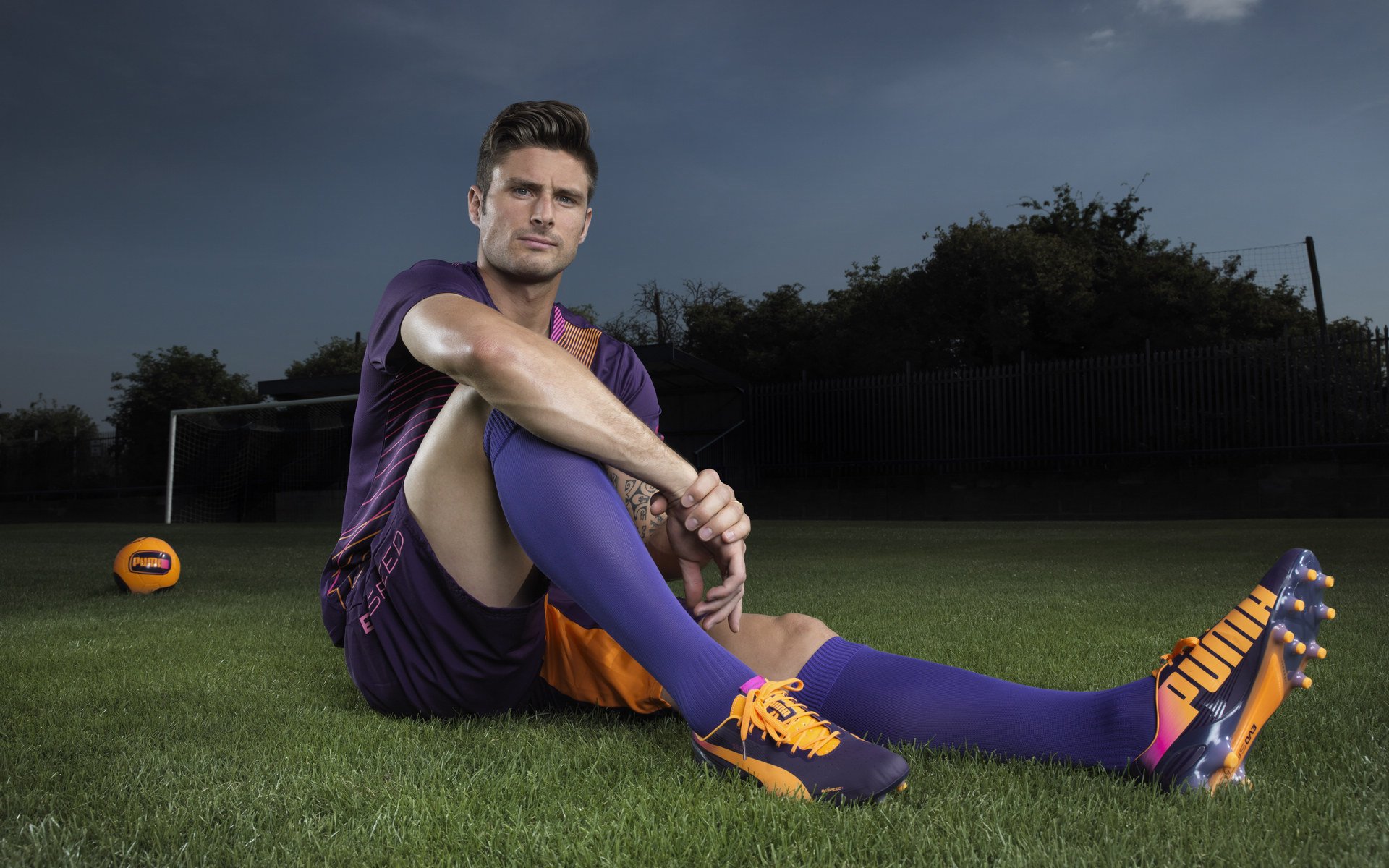 蒂亚戈·席尔瓦，掌控比赛的艺术，AC米兰与曼联对决中的隐形指挥家