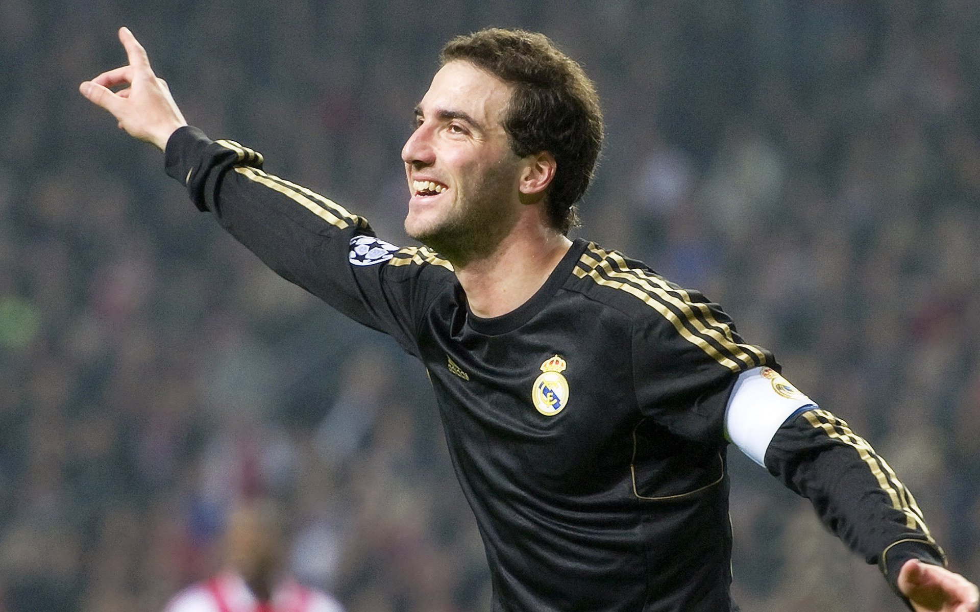 赛道上的独舞者，弗拉霍维奇在F1街道赛之夜的压制级表演