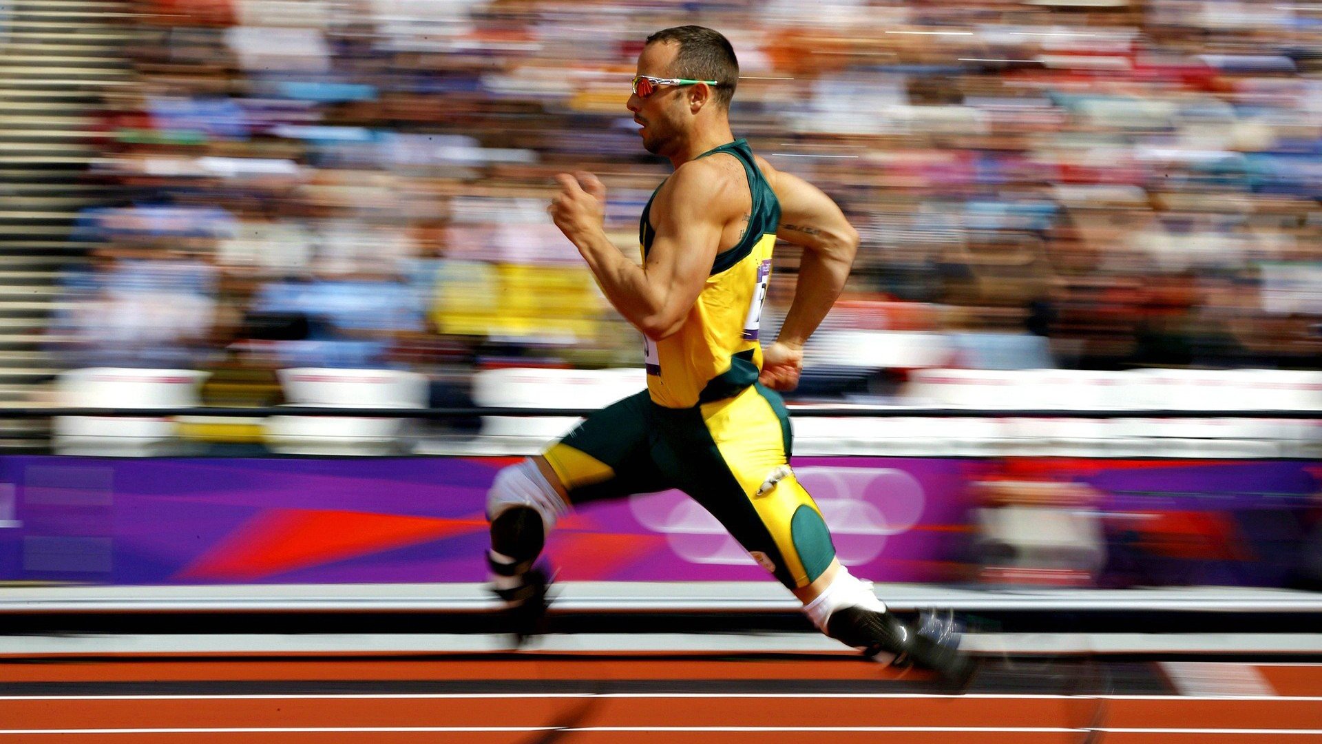 赛道奇迹，塞恩斯高光表现引领索伯车队力克迈凯伦